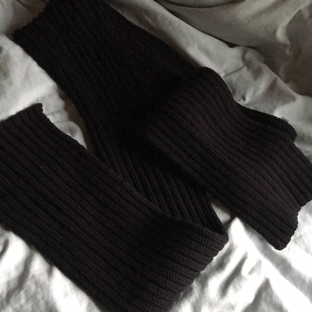 Black chunky knit scarf
